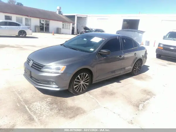3VWD17AJ9GM283162 2016 VOLKSWAGEN JETTA - Image 2