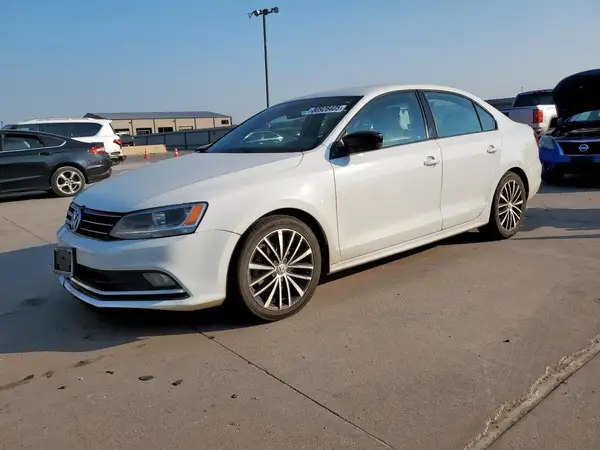 3VWD17AJ9GM339942 2016 VOLKSWAGEN JETTA - Image 1