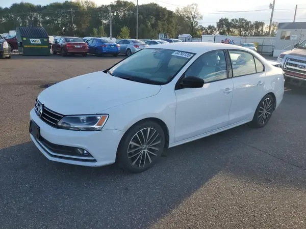3VWD17AJ9GM360693 2016 VOLKSWAGEN JETTA - Image 1