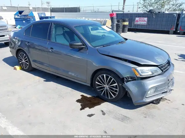 3VWD17AJ9GM386534 2016 VOLKSWAGEN JETTA - Image 1
