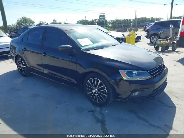 3VWD17AJ9GM412257 2016 VOLKSWAGEN JETTA - Image 1