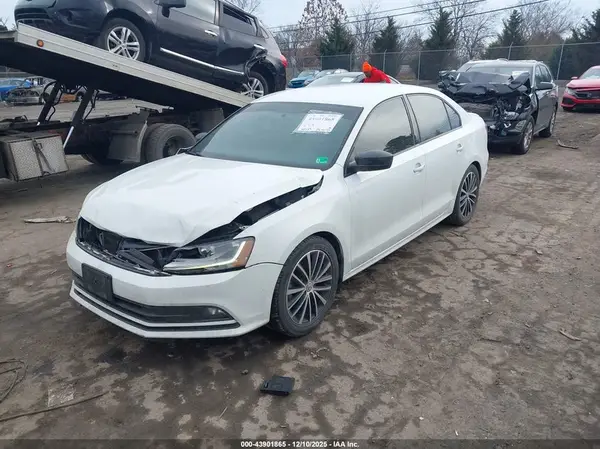 3VWD17AJ9HM306375 2017 VOLKSWAGEN JETTA - Image 2