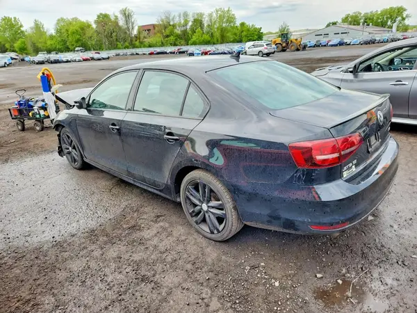 3VWD17AJ9JM235779 2018 VOLKSWAGEN JETTA - Image 2