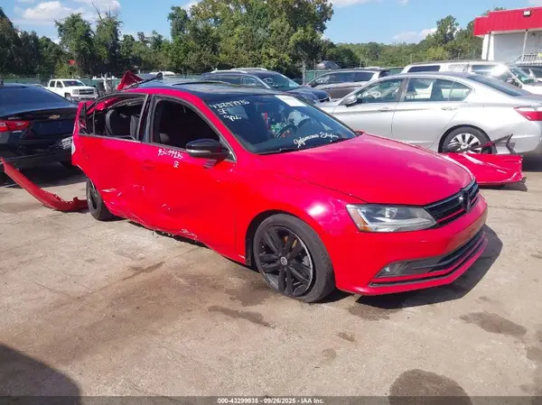 3VWD17AJ9JM243932 2018 VOLKSWAGEN JETTA - Image 1