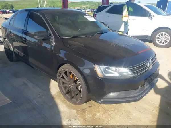 3VWD17AJXGM277760 2016 VOLKSWAGEN JETTA - Image 1
