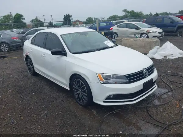 3VWD17AJXGM294719 2016 VOLKSWAGEN JETTA - Image 1