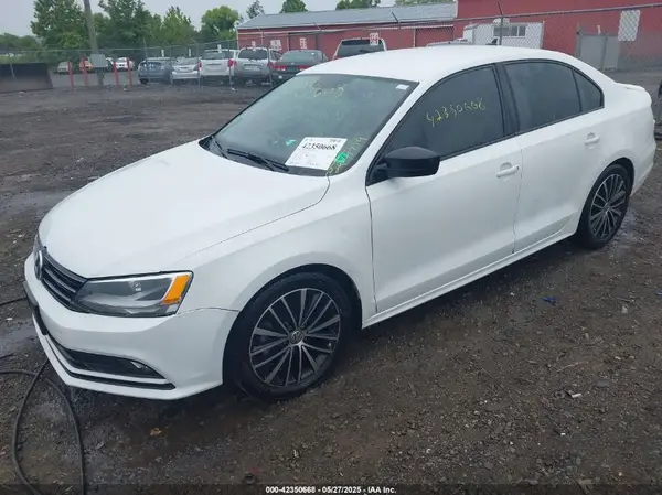 3VWD17AJXGM294719 2016 VOLKSWAGEN JETTA - Image 2