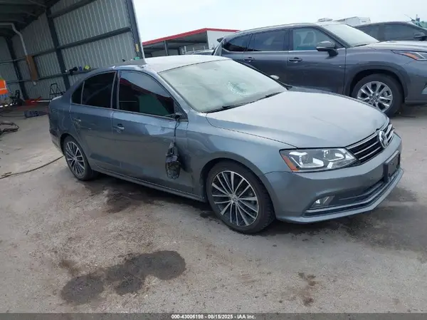 3VWD17AJXGM300440 2016 VOLKSWAGEN JETTA - Image 1