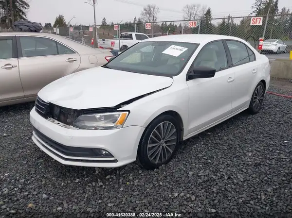 3VWD17AJXGM394996 2016 VOLKSWAGEN JETTA - Image 2