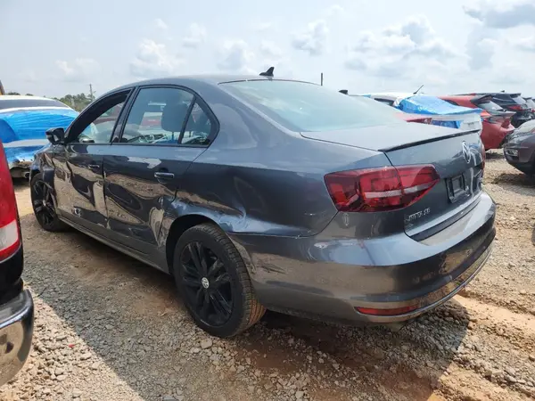 3VWD17AJXJM214519 2018 VOLKSWAGEN JETTA - Image 2