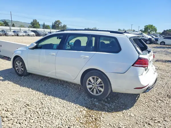 3VWD17AU8JM766045 2018 VOLKSWAGEN GOLF - Image 2