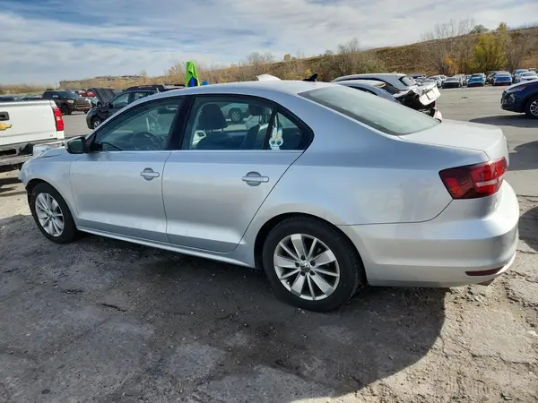 3VWD67AJ0GM226785 2016 VOLKSWAGEN JETTA - Image 2