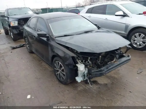3VWD67AJ0GM232960 2016 VOLKSWAGEN JETTA - Image 1
