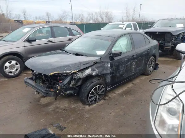 3VWD67AJ0GM232960 2016 VOLKSWAGEN JETTA - Image 2