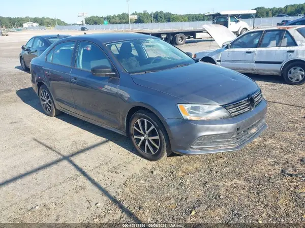 3VWD67AJ0GM261763 2016 VOLKSWAGEN JETTA - Image 1
