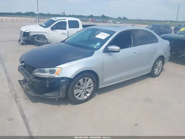 3VWD67AJ0GM307057 2016 VOLKSWAGEN JETTA - Image 2