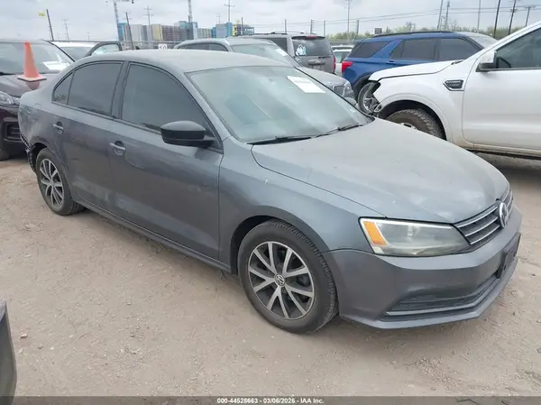 3VWD67AJ0GM325414 2016 VOLKSWAGEN JETTA - Image 1