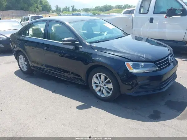 3VWD67AJ0GM381322 2016 VOLKSWAGEN JETTA - Image 1
