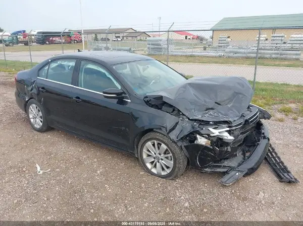 3VWD67AJ1GM329682 2016 VOLKSWAGEN JETTA - Image 1