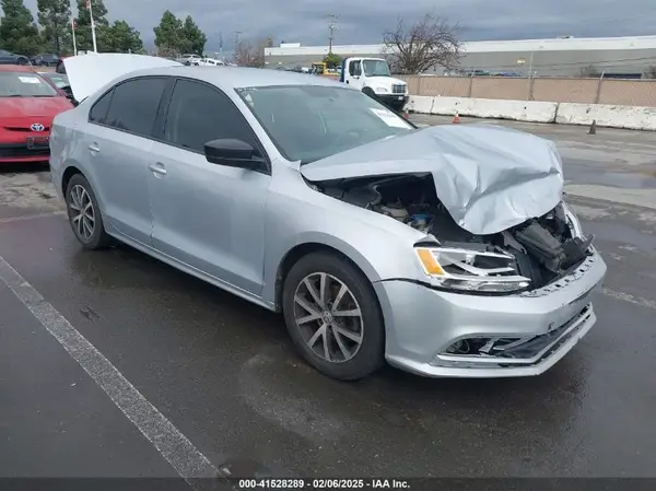 3VWD67AJ3GM243385 2016 VOLKSWAGEN JETTA - Image 1