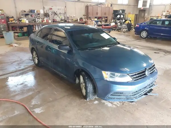 3VWD67AJ3GM249526 2016 VOLKSWAGEN JETTA - Image 1