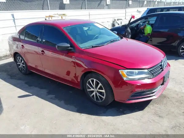 3VWD67AJ3GM335001 2016 VOLKSWAGEN JETTA - Image 1