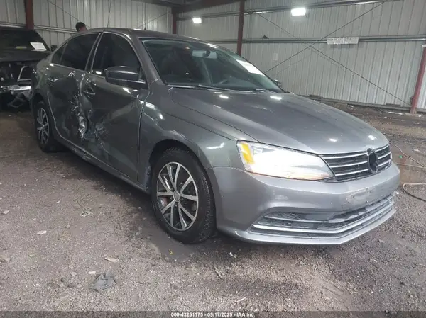 3VWD67AJ3GM347858 2016 VOLKSWAGEN JETTA - Image 1