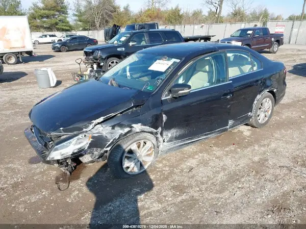 3VWD67AJ3GM384327 2016 VOLKSWAGEN JETTA - Image 2
