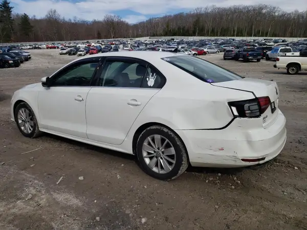 3VWD67AJ3GM385977 2016 VOLKSWAGEN JETTA - Image 2