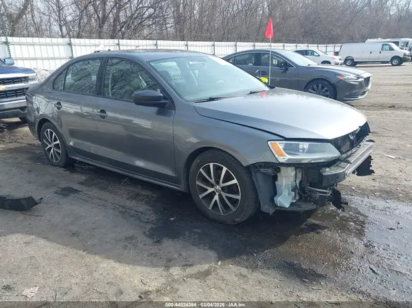 3VWD67AJ4GM221203 2016 VOLKSWAGEN JETTA - Image 1
