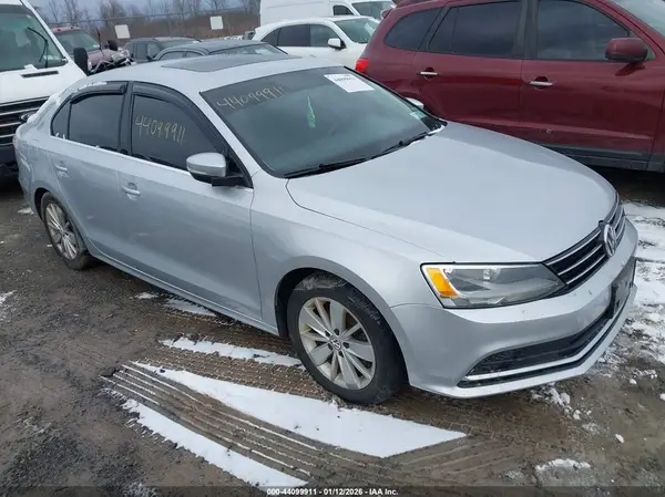 3VWD67AJ4GM320071 2016 VOLKSWAGEN JETTA - Image 1