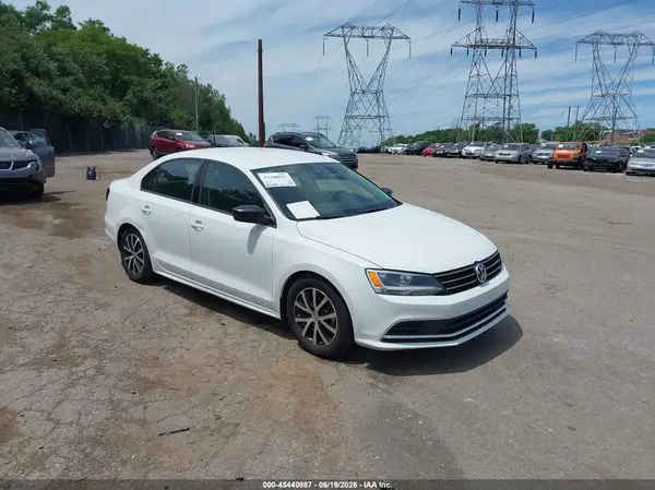 3VWD67AJ4GM372767 2016 VOLKSWAGEN JETTA - Image 1