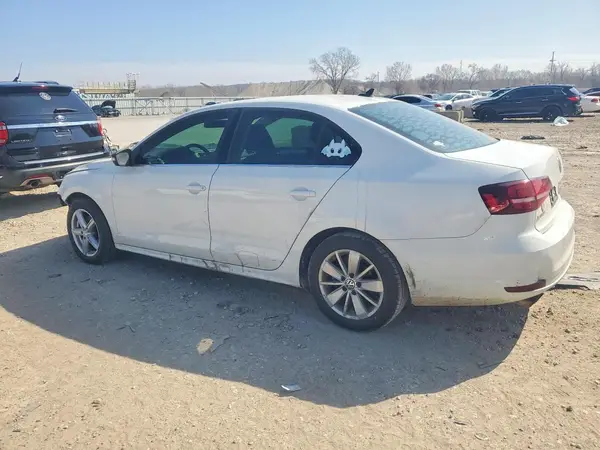 3VWD67AJ5GM237636 2016 VOLKSWAGEN JETTA - Image 2