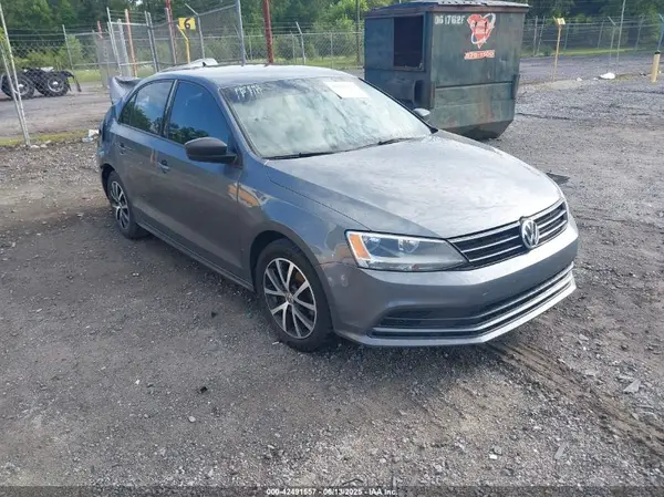 3VWD67AJ5GM267249 2016 VOLKSWAGEN JETTA - Image 1