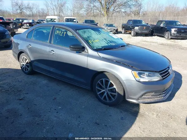 3VWD67AJ5GM290983 2016 VOLKSWAGEN JETTA - Image 1