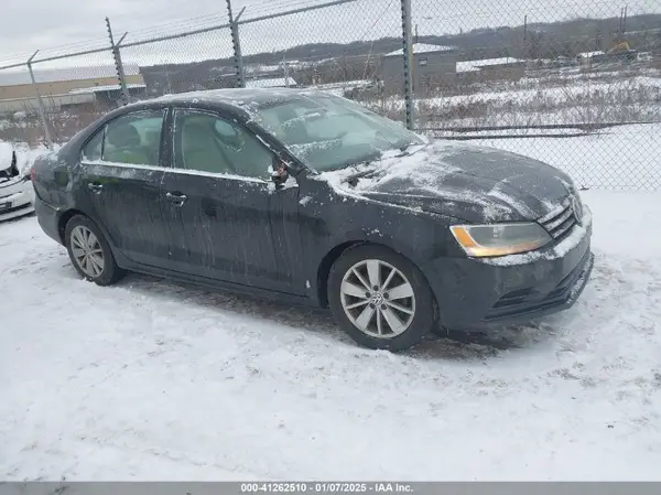 3VWD67AJ5GM318345 2016 VOLKSWAGEN JETTA - Image 1