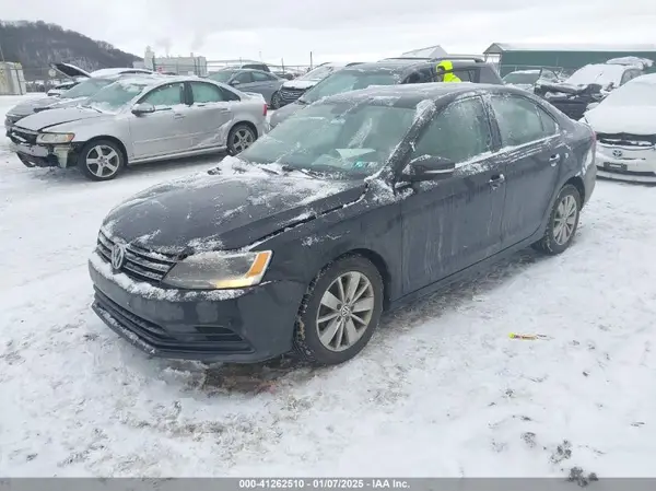 3VWD67AJ5GM318345 2016 VOLKSWAGEN JETTA - Image 2