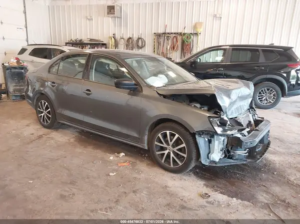 3VWD67AJ5GM347974 2016 VOLKSWAGEN JETTA - Image 1