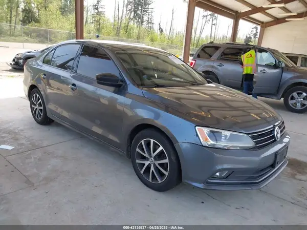 3VWD67AJ6GM347692 2016 VOLKSWAGEN JETTA - Image 1