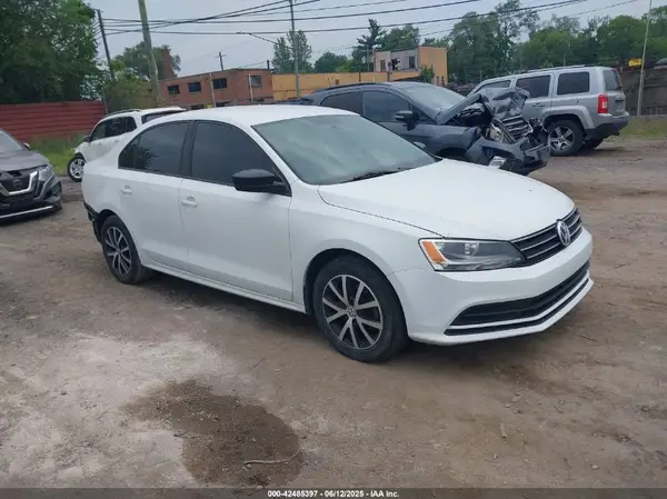 3VWD67AJ6GM359096 2016 VOLKSWAGEN JETTA - Image 1