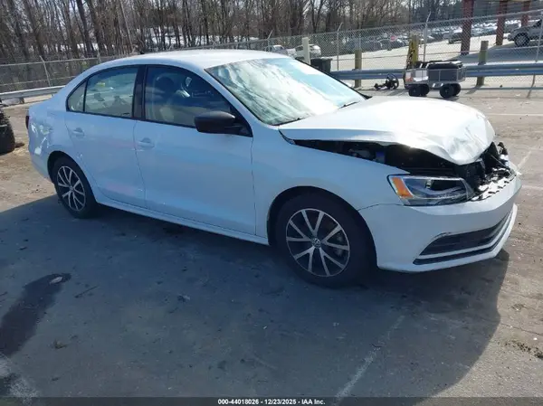 3VWD67AJ7GM234057 2016 VOLKSWAGEN JETTA - Image 1
