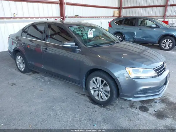 3VWD67AJ7GM249867 2016 VOLKSWAGEN JETTA - Image 1