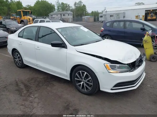 3VWD67AJ7GM269665 2016 VOLKSWAGEN JETTA - Image 1