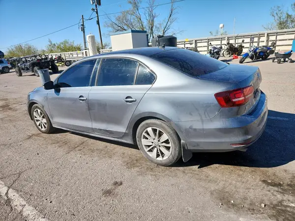 3VWD67AJ7GM318752 2016 VOLKSWAGEN JETTA - Image 2