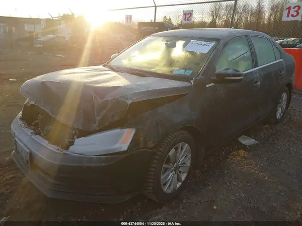 3VWD67AJ7GM321487 2016 VOLKSWAGEN JETTA - Image 2