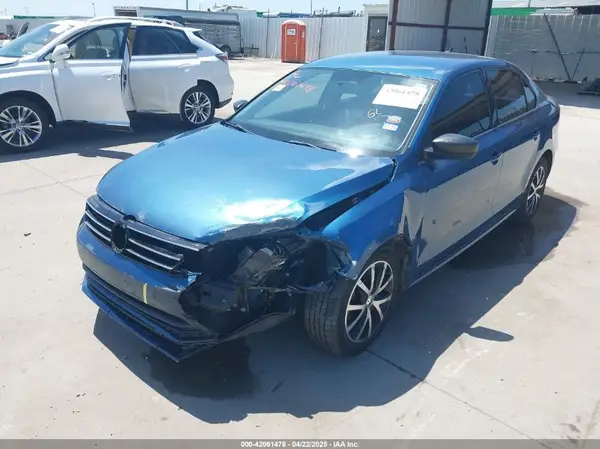 3VWD67AJ8GM218112 2016 VOLKSWAGEN JETTA - Image 2