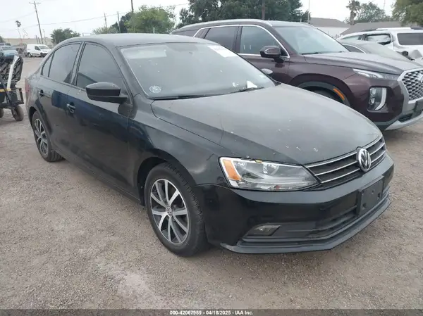 3VWD67AJ8GM261977 2016 VOLKSWAGEN JETTA - Image 1