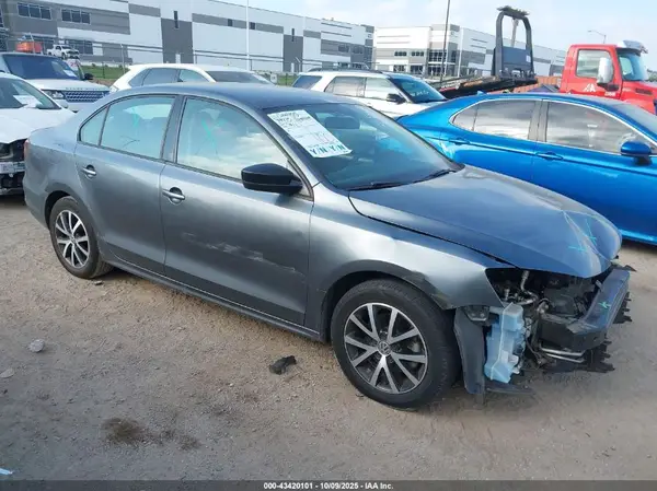 3VWD67AJ8GM344826 2016 VOLKSWAGEN JETTA - Image 1