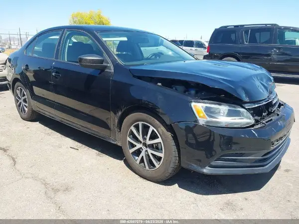 3VWD67AJ8GM368642 2016 VOLKSWAGEN JETTA - Image 1