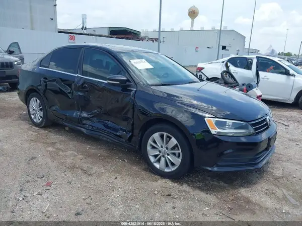 3VWD67AJ8GM388132 2016 VOLKSWAGEN JETTA - Image 1